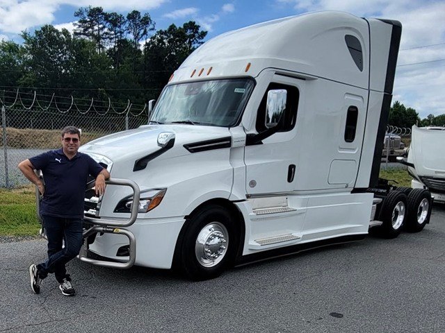 NMV Expedition driver with a Freightliner Cascadia